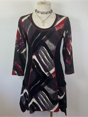 Abstract Print Tunic Top in Black, Red, White